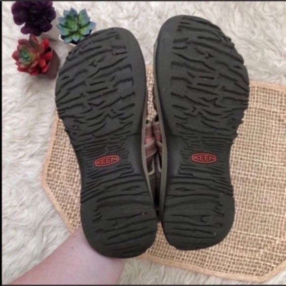 Keen Whisper Waterproof Trail Sandals - Picture 9 of 10